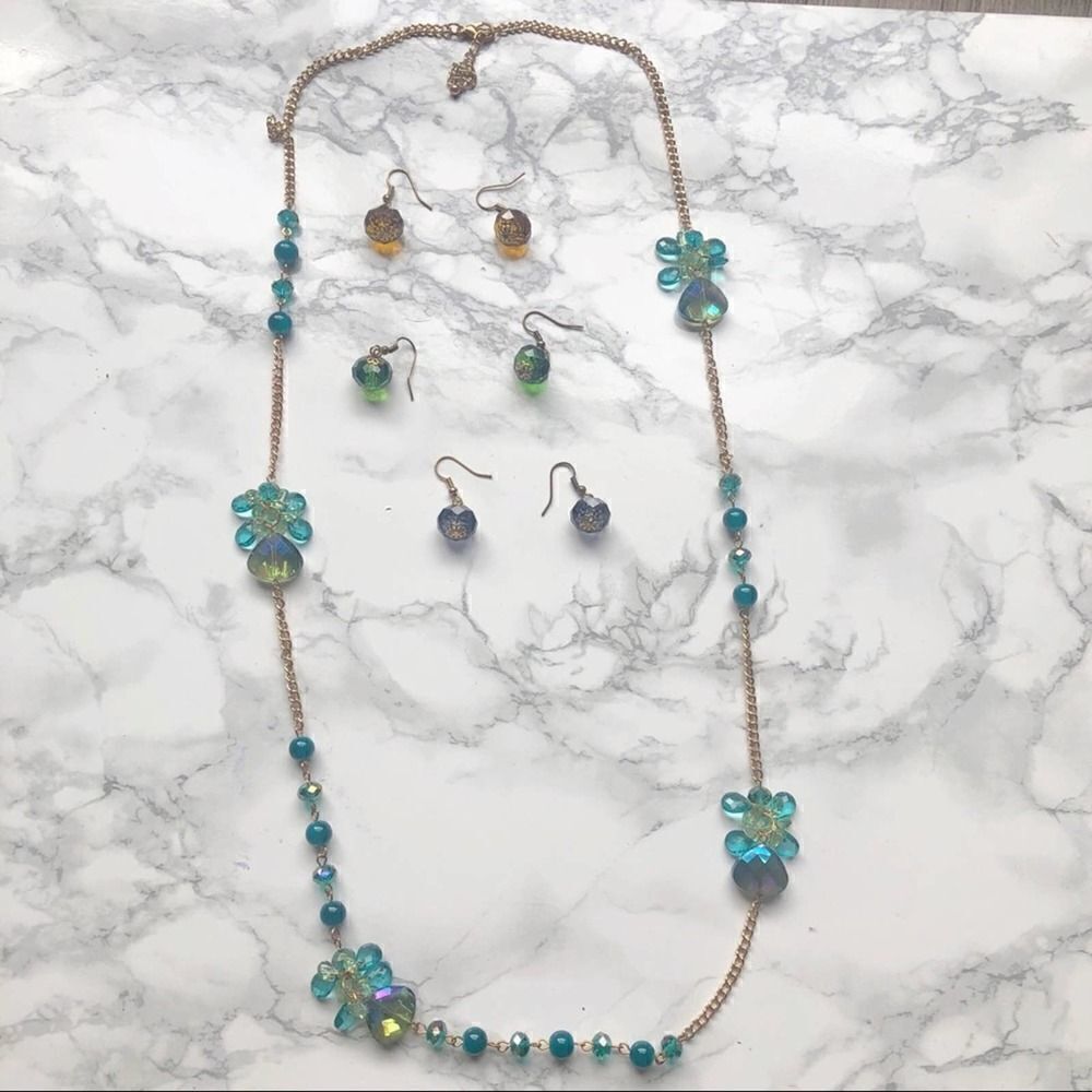 2/$30 Green Floral Gold chain Necklace with 3 pair of Earrings Set